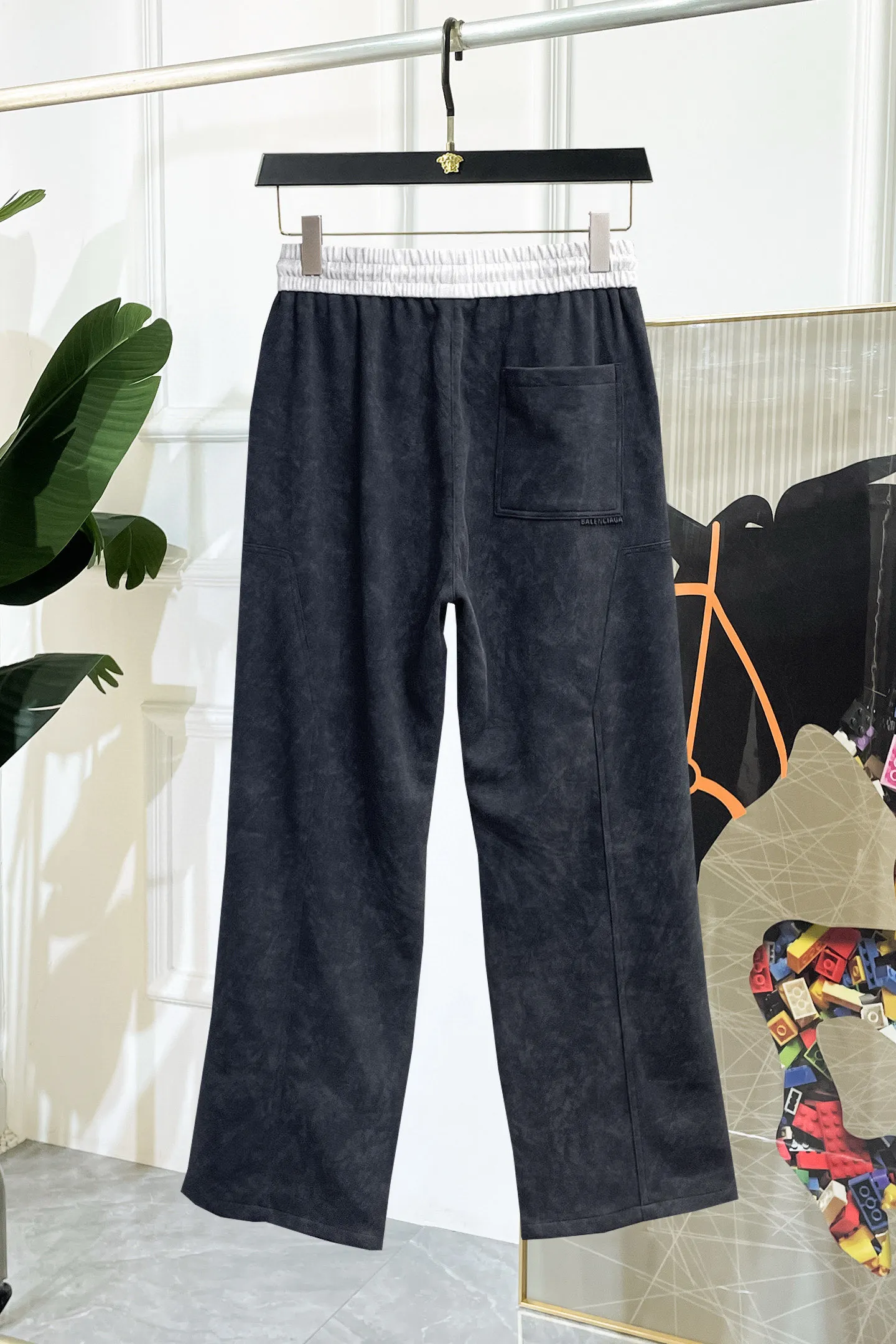 Balenciaga 🆕2026 Autumn and Winter New Arrival Casual Pants! 🎁On sale simultaneously on the official website. Brand Classic LOGO casual pants, customized fabrics, excellent comfort and strong touch. Highly recognisable, perfect appearance and craftsmanship. Size:M-3XL
